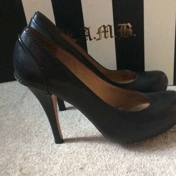 PREOWNED L.A.M.B BLACK LEATHER PUMPS - Picture 4 of 5